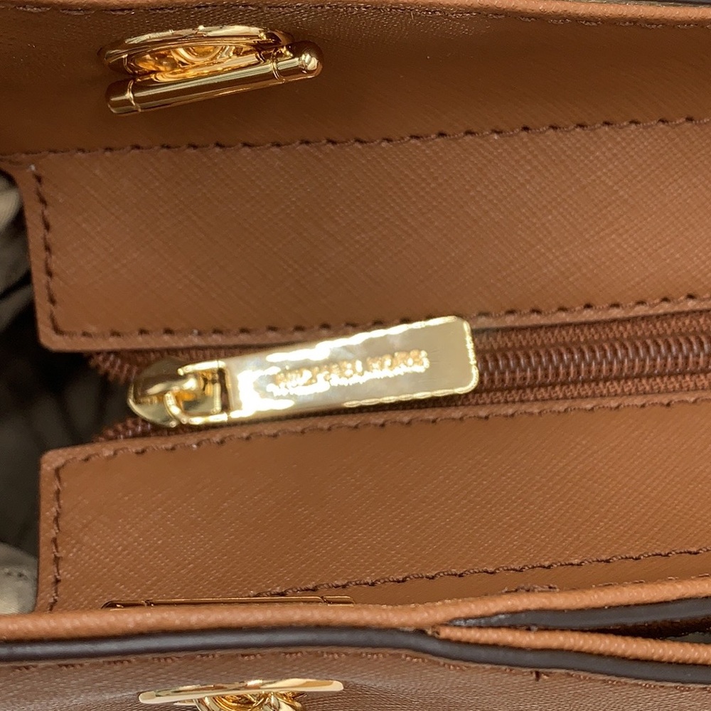 MICHAEL KORS Large Saffiano Leather Shoulder Bag - Picture 9 of 16
